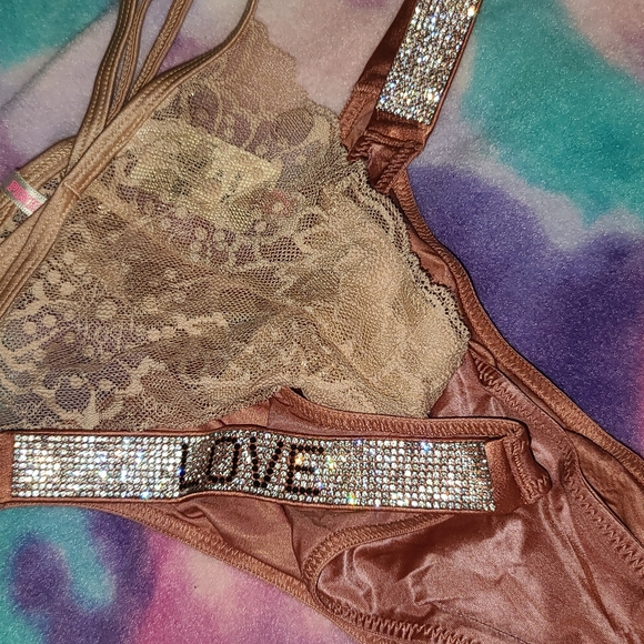 Victoria Secret - Picture 11 of 12